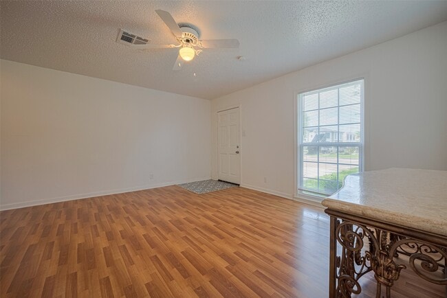 Photo - 5513 Fairdale Ln