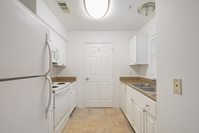 Photo - Ground Floor condo at the Florida Club! Unit 112