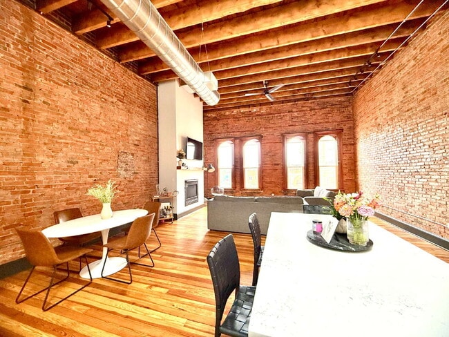 Photo - Beautifully Refinished Historic Downtown Apartment! Unit Apt. 3A