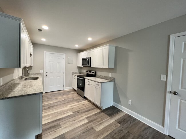 Photo - 402 Burkemont Ave