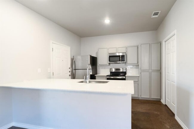 Photo - 208 Lowes Blvd