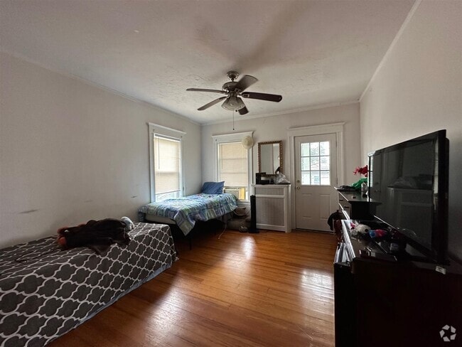 Building Photo - 19 Stanley Ave Rental