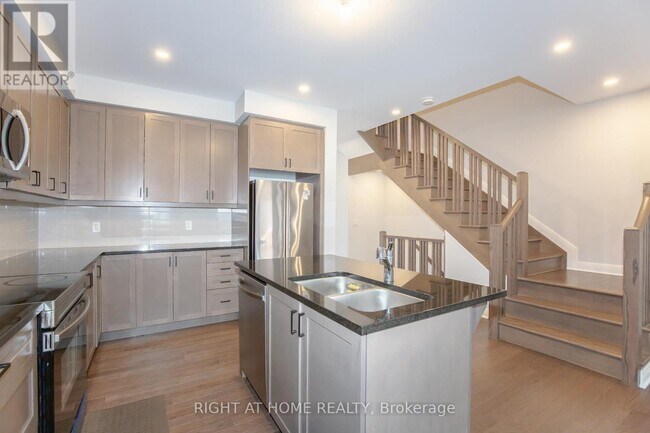 Photo - 521 Hitzlay Ter