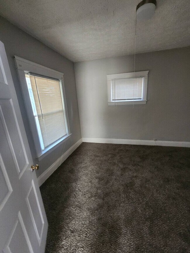 Photo - 739 E 165th St Unit Downstairs