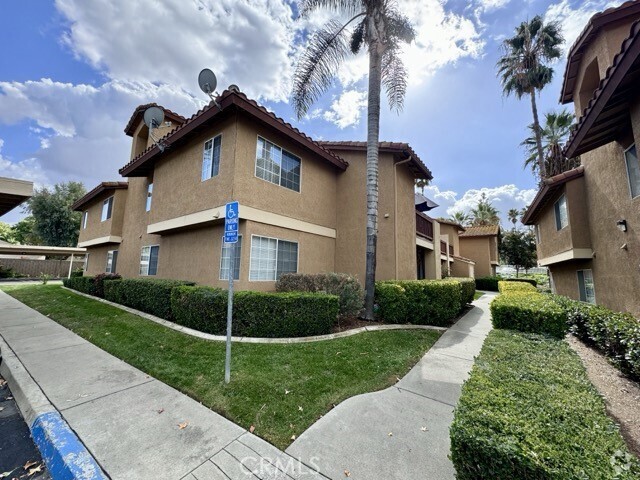 Building Photo - 42140 Lyndie Ln Unit 24 Rental