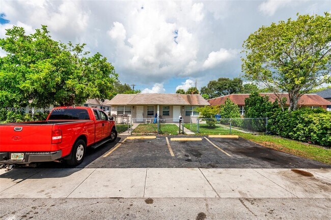Building Photo - 1607 NW 8th Ave Unit 2