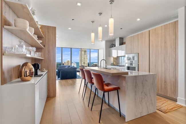 Photo - 363 E Wacker Dr