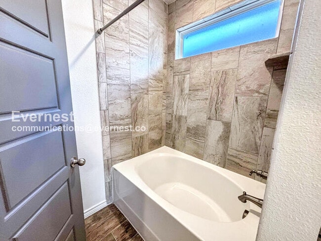 Photo - 2203 Hornbeam St