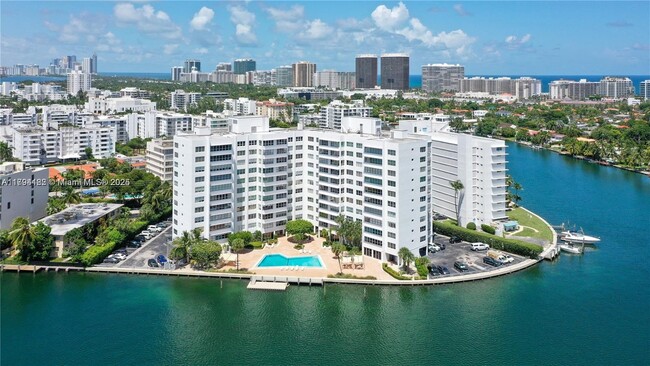 Photo - 9102 W Bay Harbor Dr Unidad 5-D Rental
