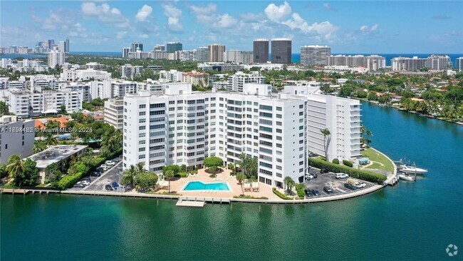 Building Photo - 9102 W Bay Harbor Dr Unit 5-D Rental