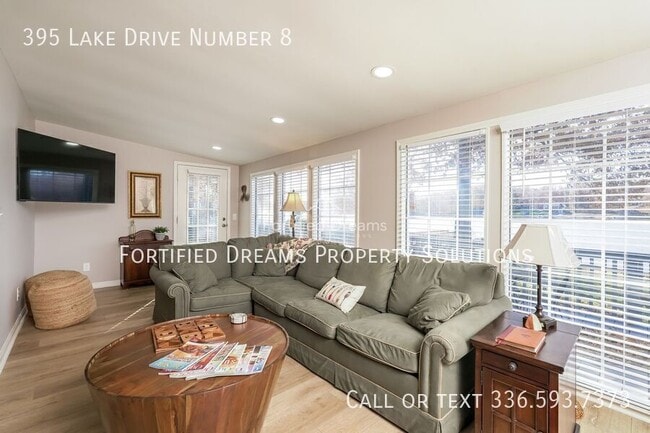 Photo - 395 Lake Dr