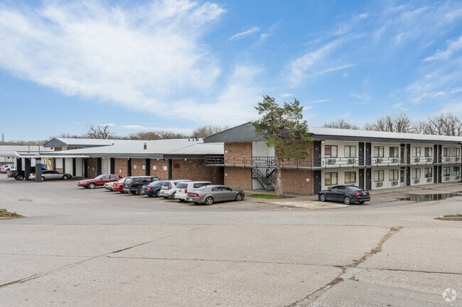 180-Unit Multifamily Complex - Holiday Apartments