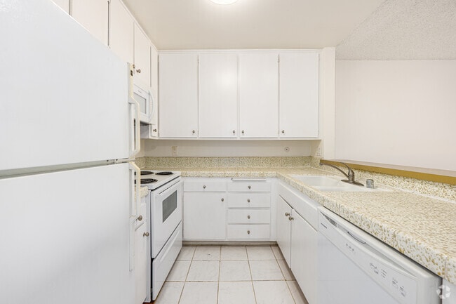 1BR, 1BA - 1,000SF - Kitchen