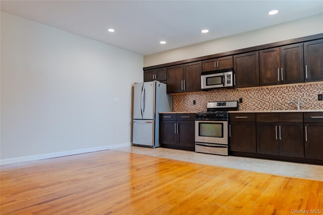 Photo - 25 W Broadway Unit 506