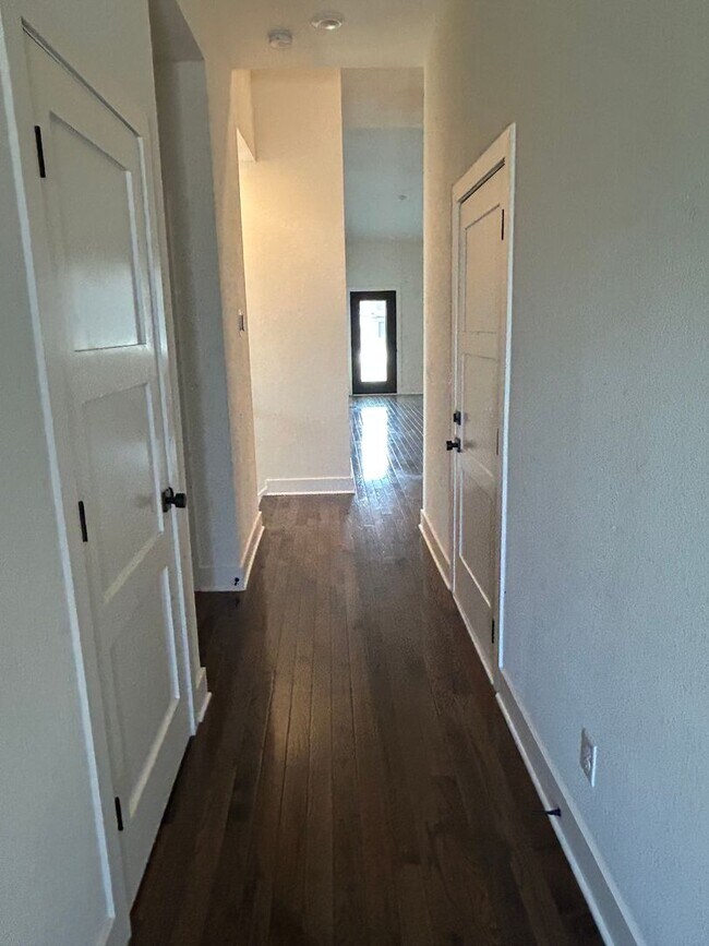 Photo - 109-111 Oakwood Ct Unit 109 Oakwood Ct