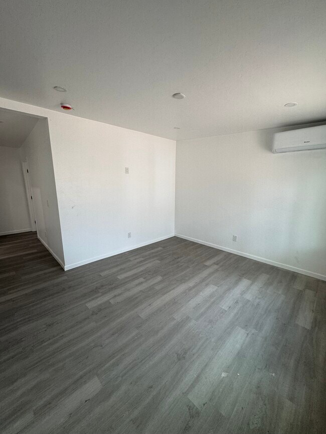 Photo - 1119 E Adams St