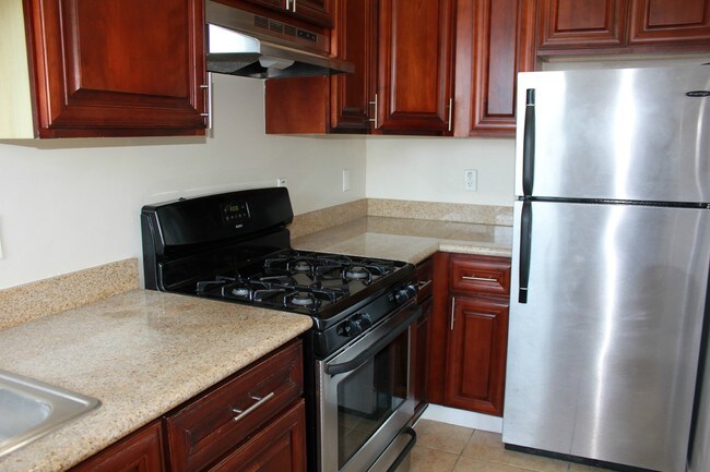 Photo - 1008 Larkin