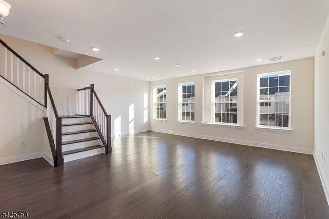 Photo - 28 Colgate Dr