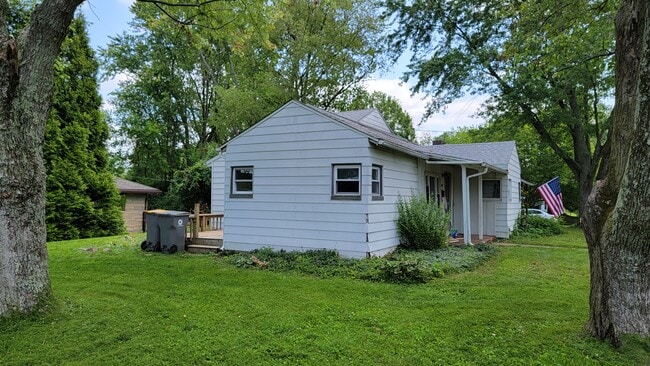 Building Photo - 401 E Dixie St Rental