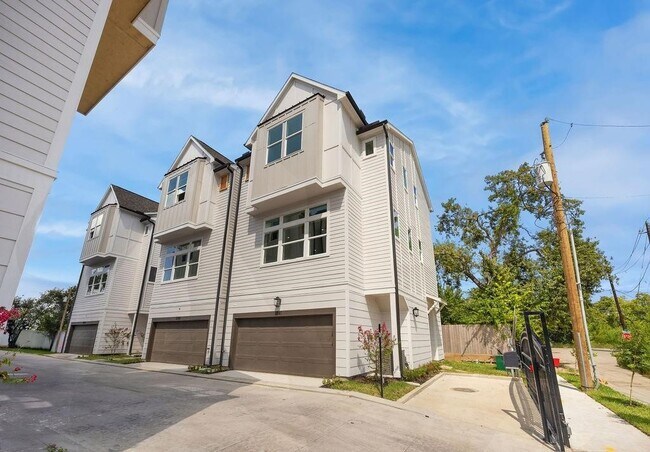 Photo - 1737 Mary St