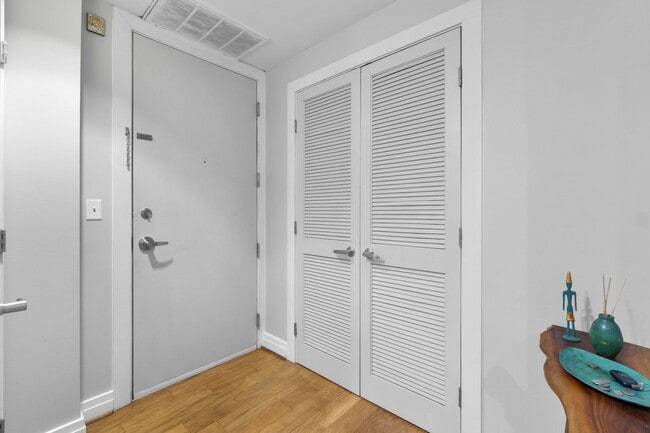 Photo - 2 Bed 2 Bath - Mount Vernon Condo - Garage Parking Space Included Unit 405