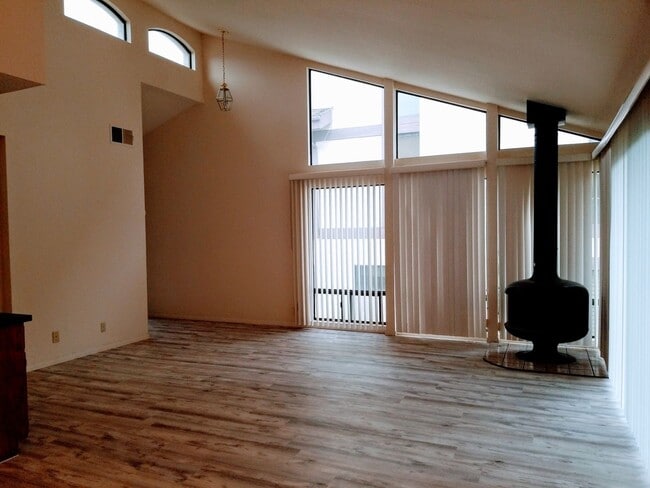 Photo - View 2bed 2.5bath, 3 Balconies, 2 Car Garage, pool in Tierrasanta!