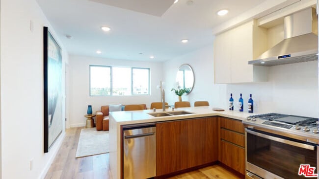 Photo - 1143 Glenville Dr Unit 502