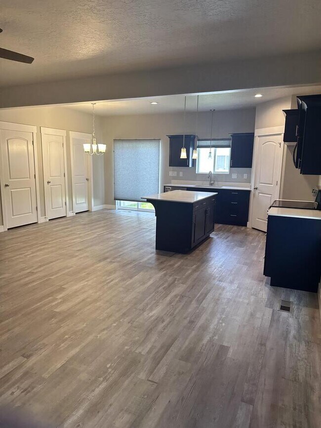 8703 N Riviera Alley