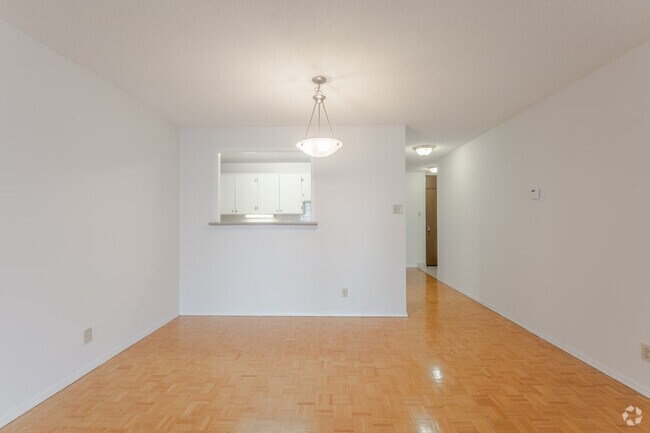 2BR, 2BA - 985SF - Dining Room - Sheppard Centre Apartments