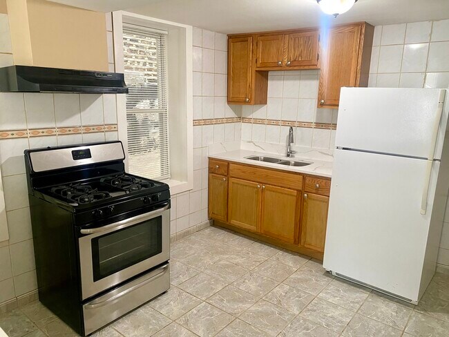 Photo - 829 W 33rd St