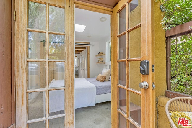 Photo - 718 Vernon Ave