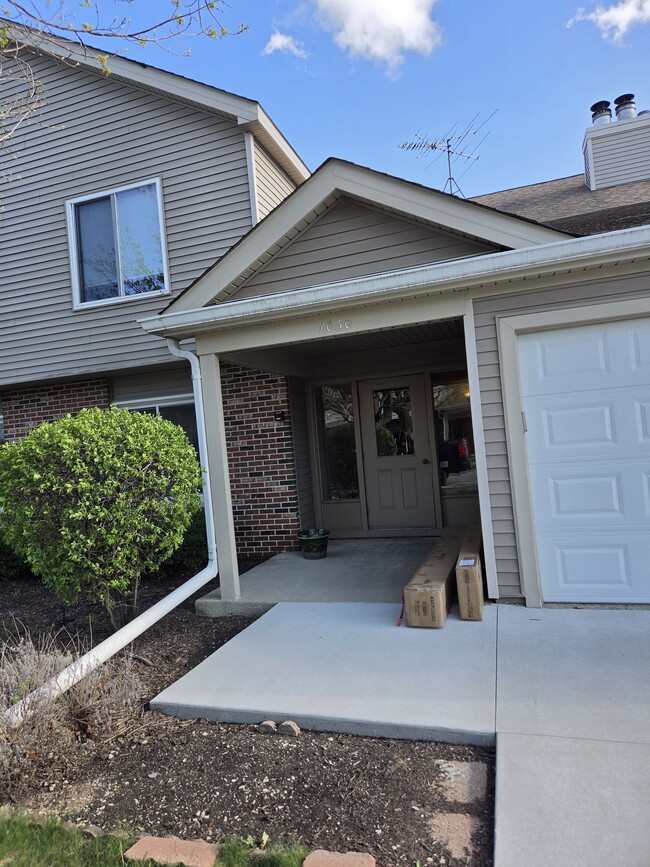 Building Photo - 7030 Park Lane Ct Unit 204