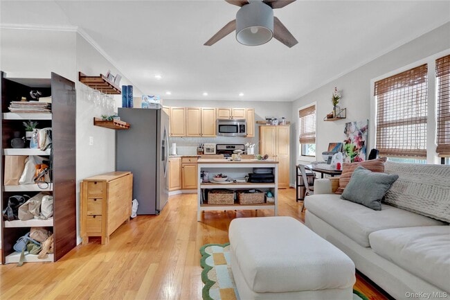 Building Photo - 65 W Broadway Unit 10A