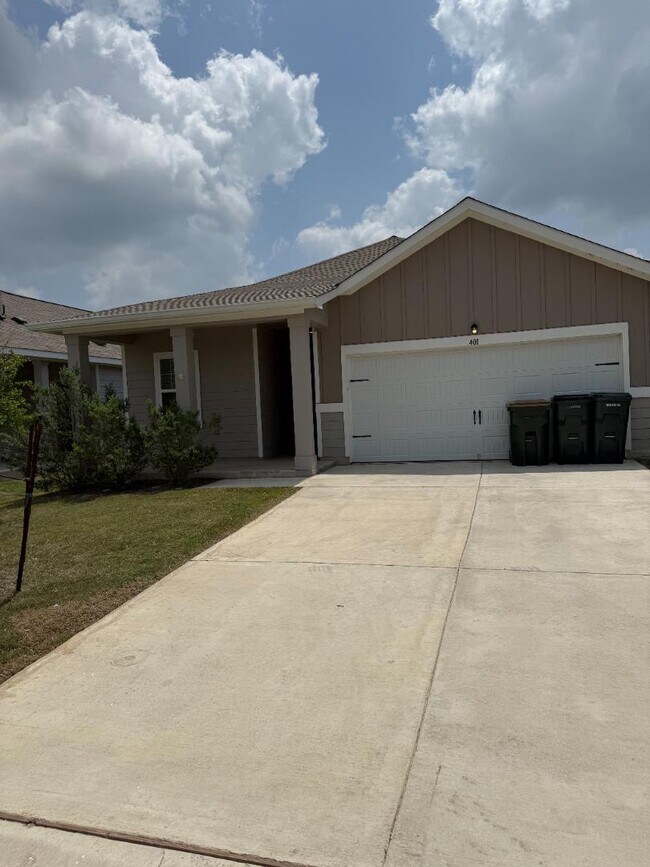 Photo - 401 Wren Ln