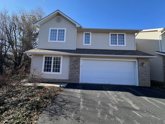 Building Photo - 2231 Whitney Ct