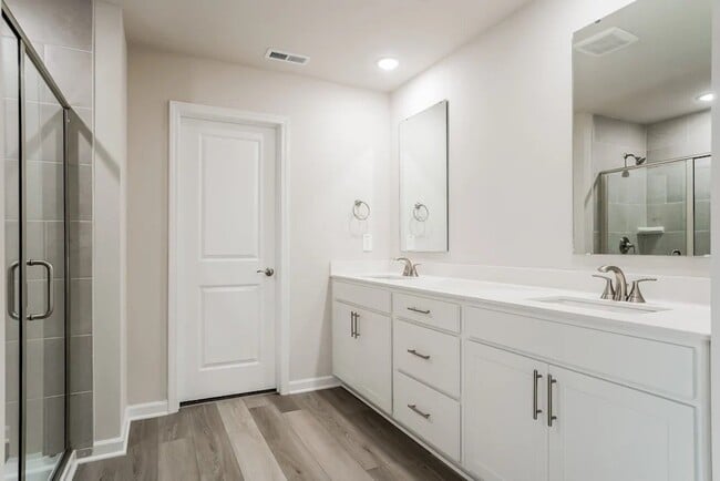 Photo - 620 White Birch Ln