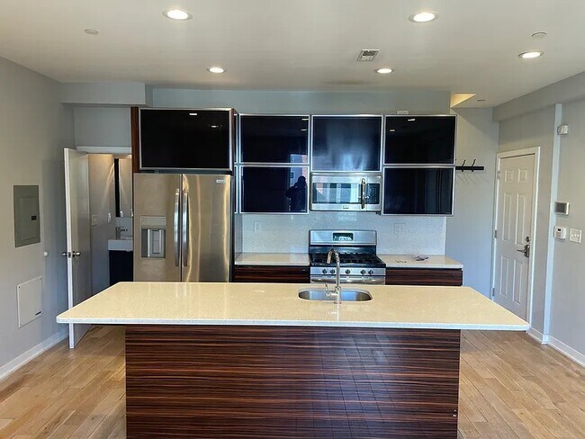 Building Photo - 1439 N Franklin St Unit B