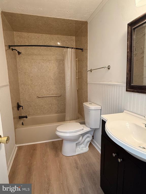 Photo - 148 W Edinburgh Dr