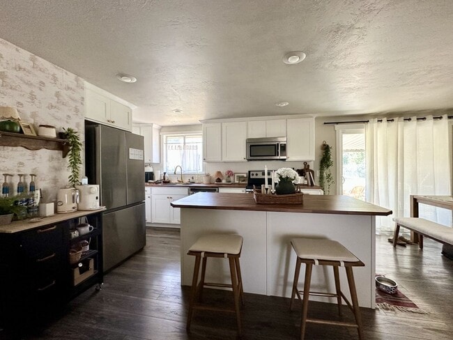 Photo - 875 42nd St