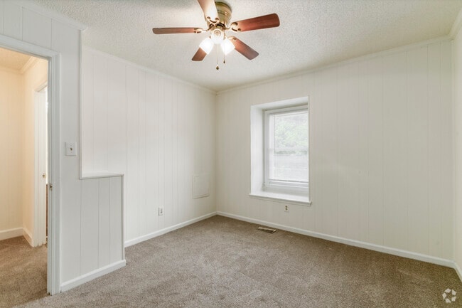 309-D - 2BR, 1.5BA - 950SF - Bedroom - Timbercrest Townhomes