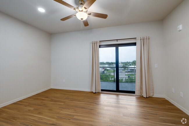 1BR, 1BA -750SF - 2210 - Living Room