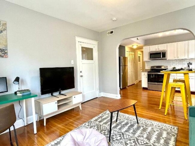 4557 Flad Ave Unit 2E