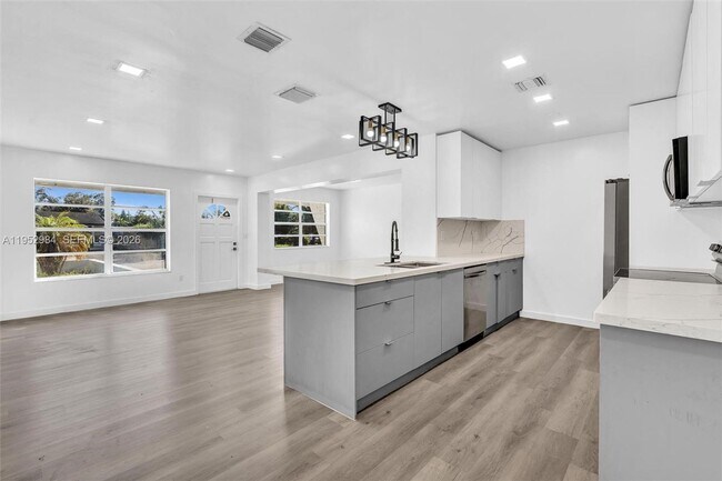 Photo - 7041 Raleigh St