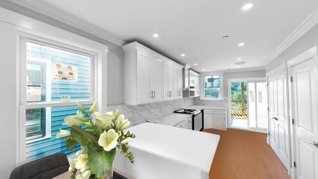 Building Photo - 47 Savin Hill Ave Unit 3 Rental