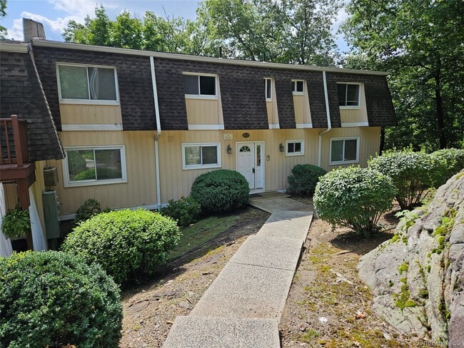 Building Photo - 18 Pavilion Ridge Way Unit 17