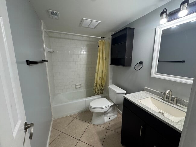 Photo - 406 Marshall Ct Unit 5