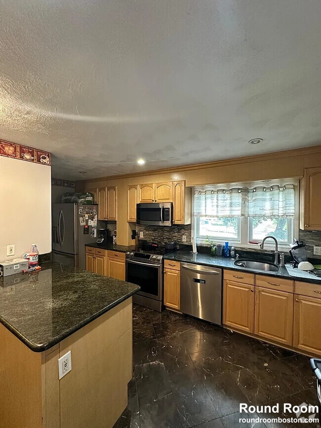 Building Photo - 73 Almont St Unit 2 Rental