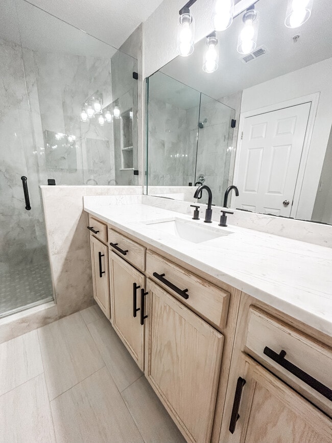 Building Photo - 5035 Sunridge Palms Dr Unit 202 Rental
