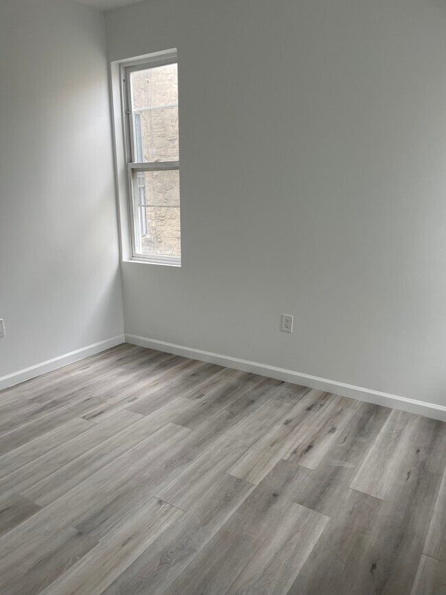 Rear room with ceiling fan