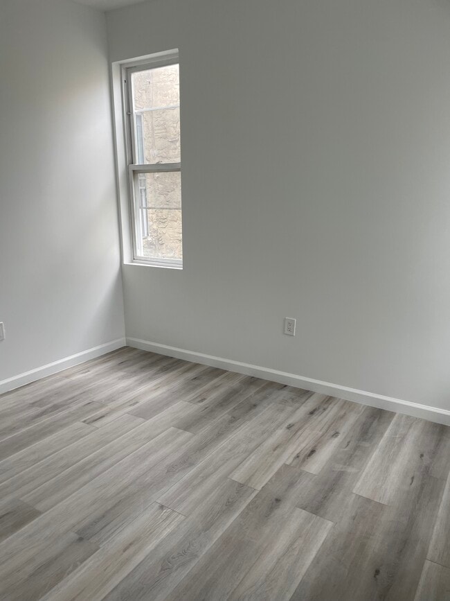 Rear room with ceiling fan - 3761 N 18th St Unit 3